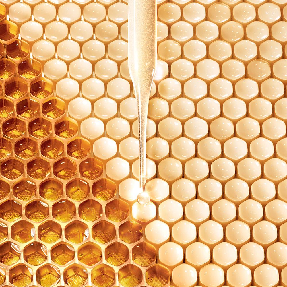 15 ml jar of honey and royal jelly corrective eye cream for Women