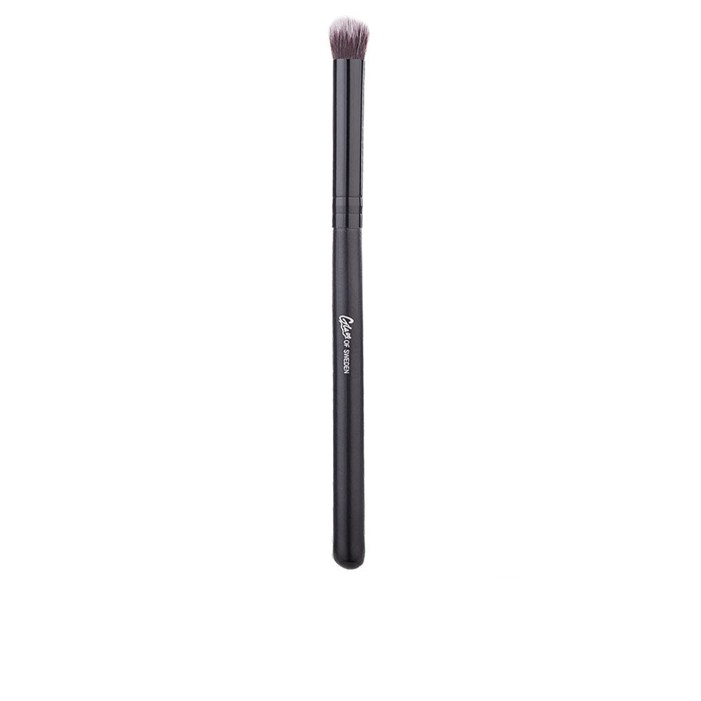 Wide synthetic eye shadow brush with tapered dense head and slim handle