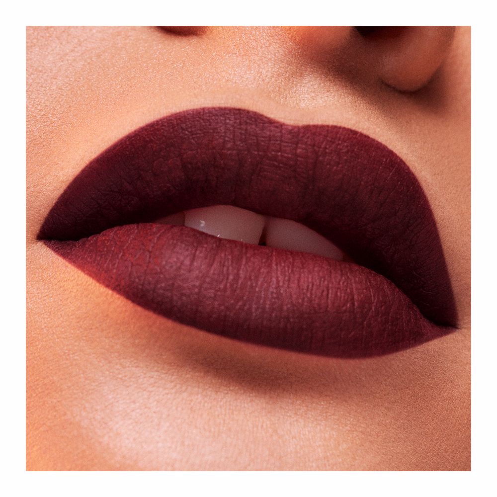 Matte mousse liquid lipstick in shade 924 with precision applicator, Unisex