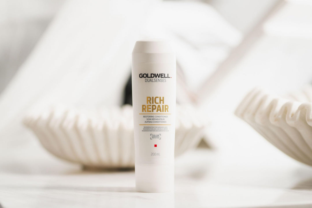 200 ml tube of restoring conditioner for dry, damaged hair, creamy texture