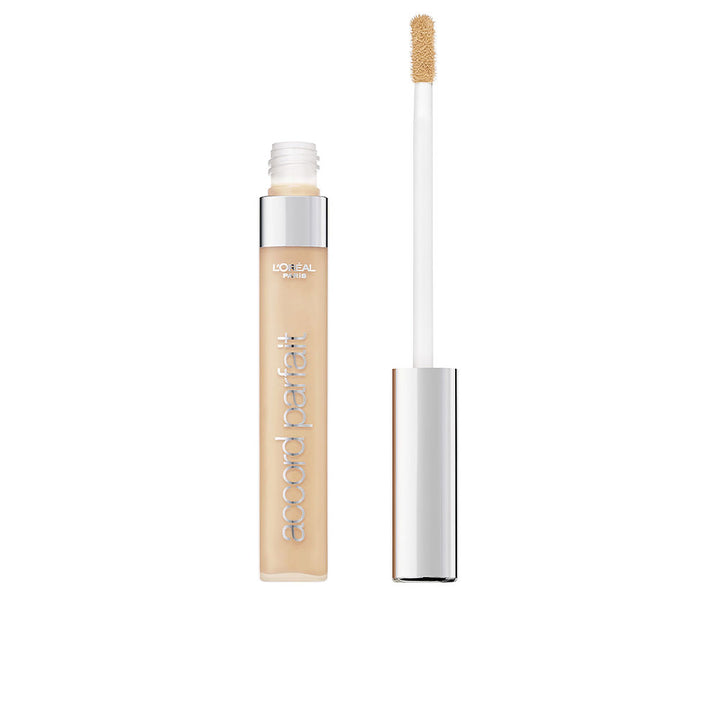 Compact tube of light ivory‑rose liquid concealer, 6.8 ml, Unisex
