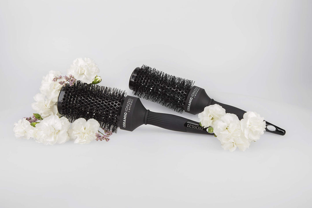 Concave 25 mm ceramic styling brush with waved nylon bristles for women