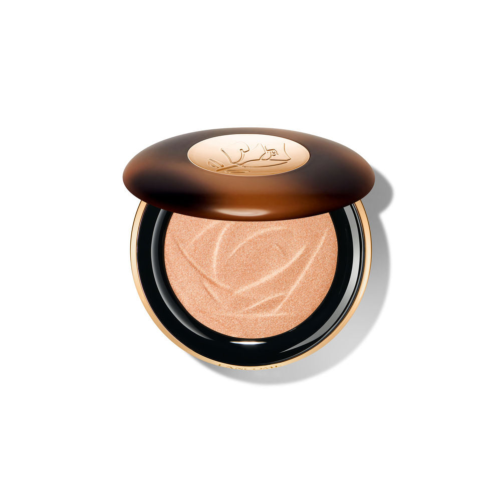 Compact highlighting powder with serum-infused formula, light-reflective pearls, 10 g
