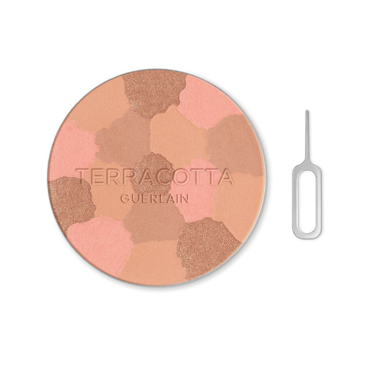 Guerlain round compact face powder mosaic in beige, brown, and pink with matte and shimmer finishes.