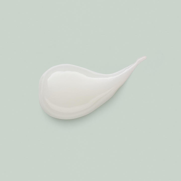 150 ml translucent bottle of lightweight curl-defining fluid for Unisex hair