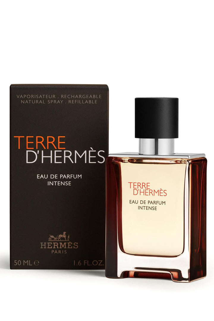 Terracotta‑red glass flacon with matte black cap, woody spicy eau de parfum for Man, 50 ml