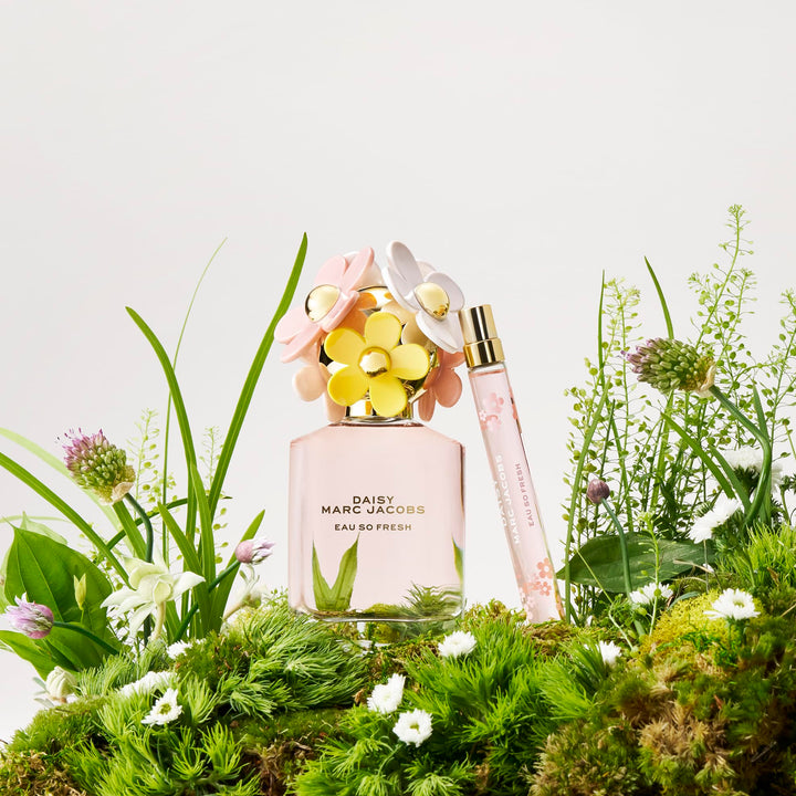 Marc Jacobs Pink glass Eau de Toilette spray with flower-shaped cap, gold accents, printed text, floral box