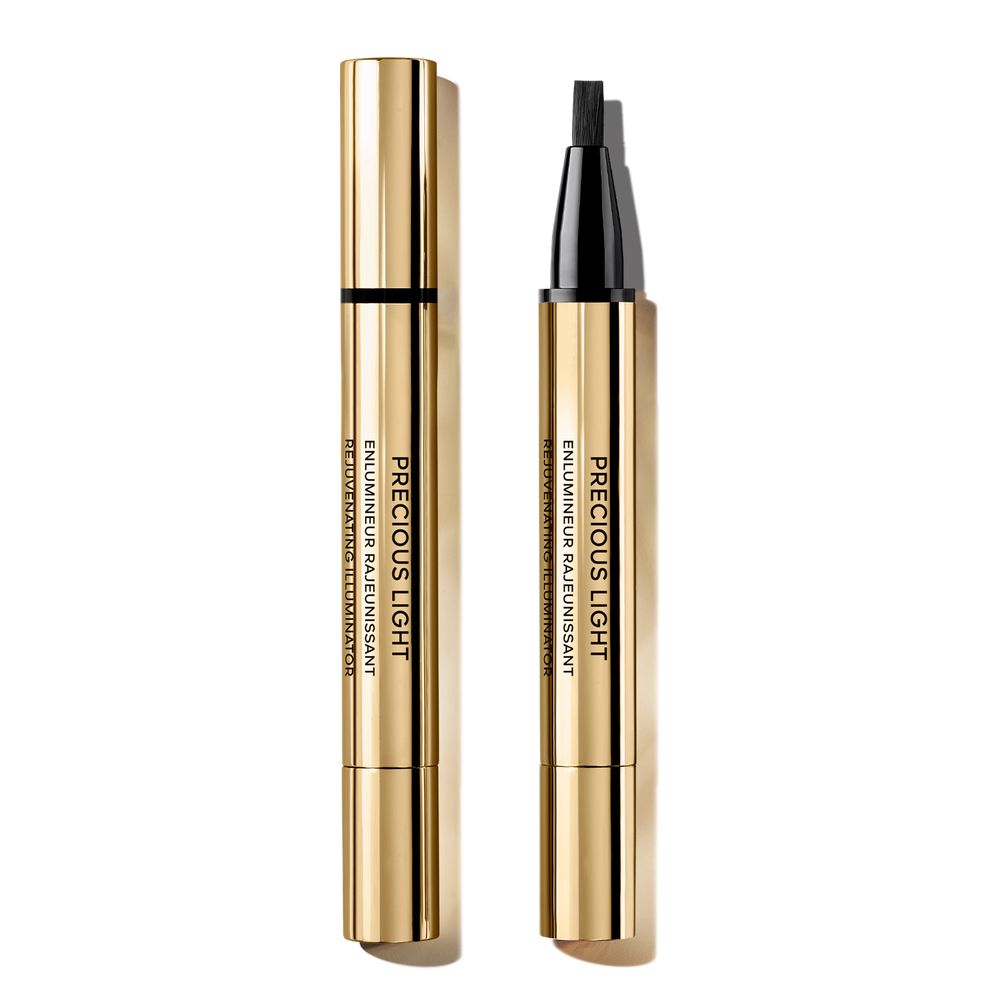 Lápiz iluminador dorado Parure Gold de Guerlain para resaltar rostro