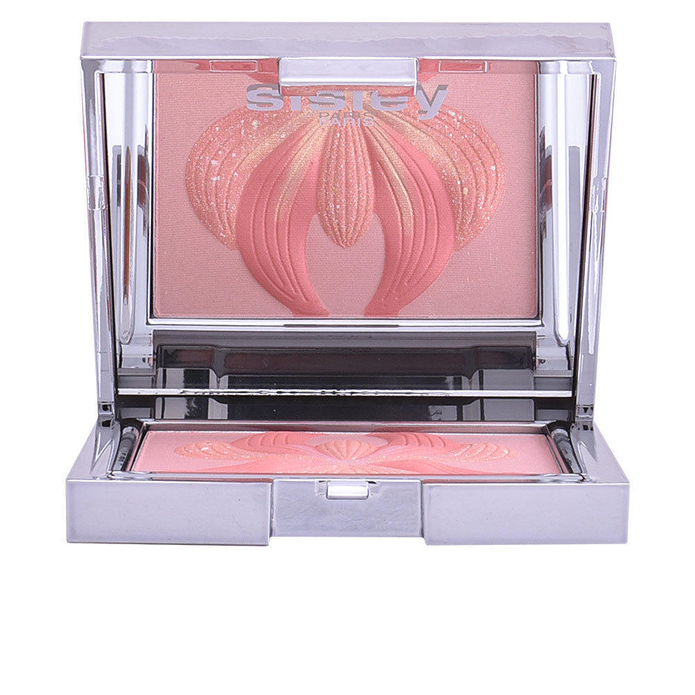 Compact powder with three pearled rose-beige shades in 15 g pan