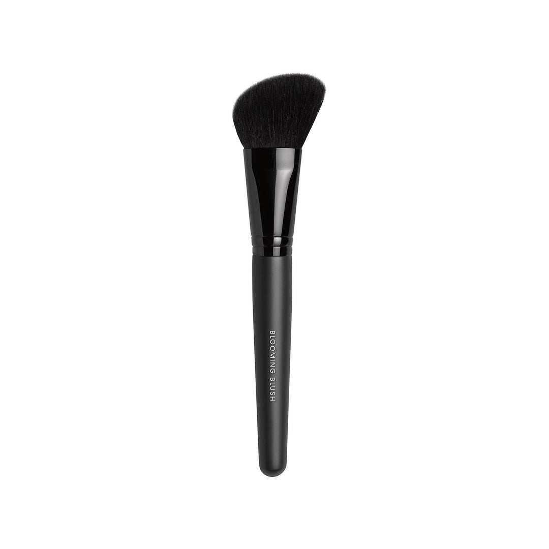 Bare Minerals Angled Blooming Blush Brush Makeup Brush: synthetic blush brush with dense tapered head for sculpting cheeks